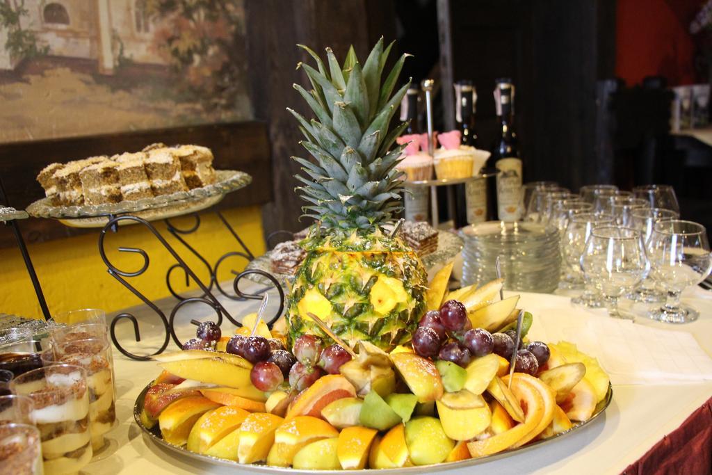 Eco Grill Hotel Restaurant Aquarius Львов Экстерьер фото